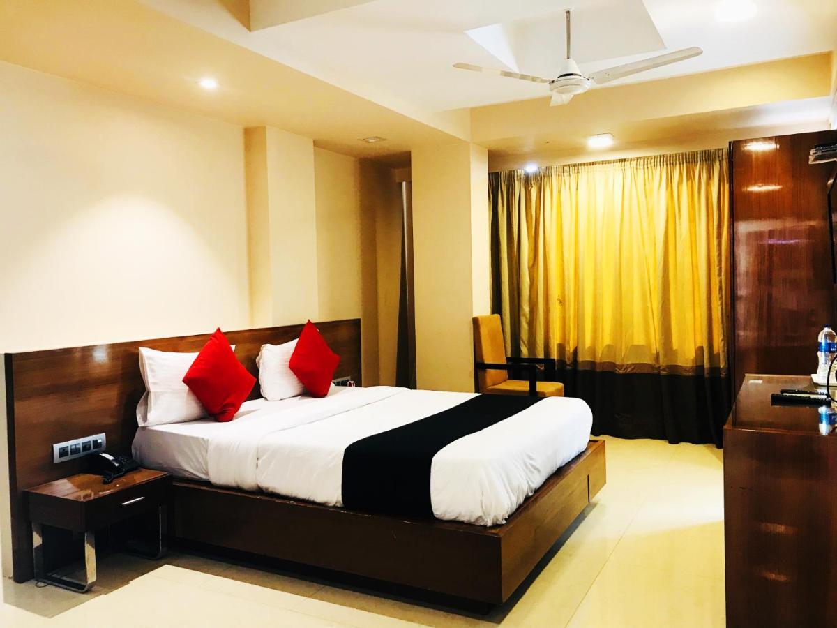 Hotel Imperial Residency Мумбай Екстериор снимка