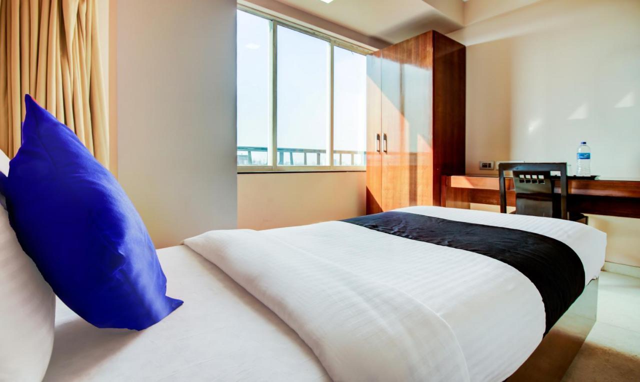 Hotel Imperial Residency Мумбай Екстериор снимка