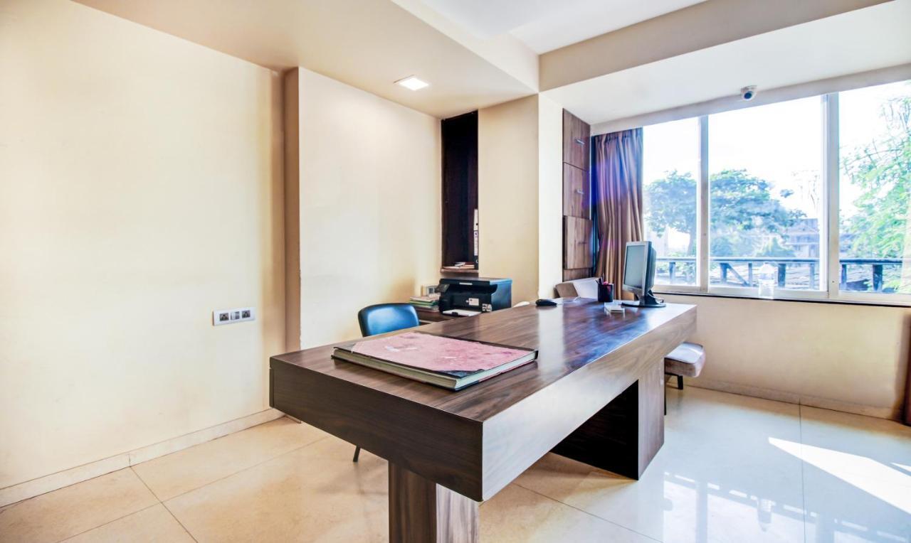 Hotel Imperial Residency Мумбай Екстериор снимка